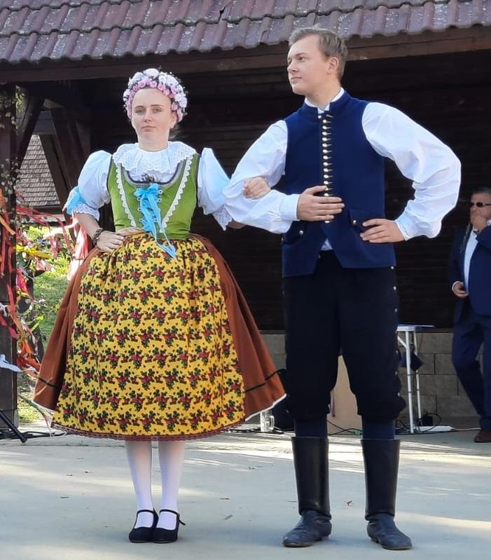 Stárkovské kroje